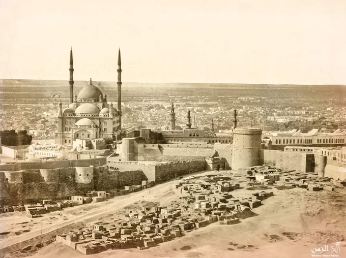 تصویر قدیمی از قاهره در پس زمینه‌ قلعه‌ صلاح‌الدین ایوبی