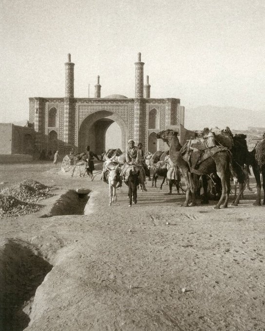 دروازه شاه عبدالعظیم در سال ۱۳۰۵ خورشیدی