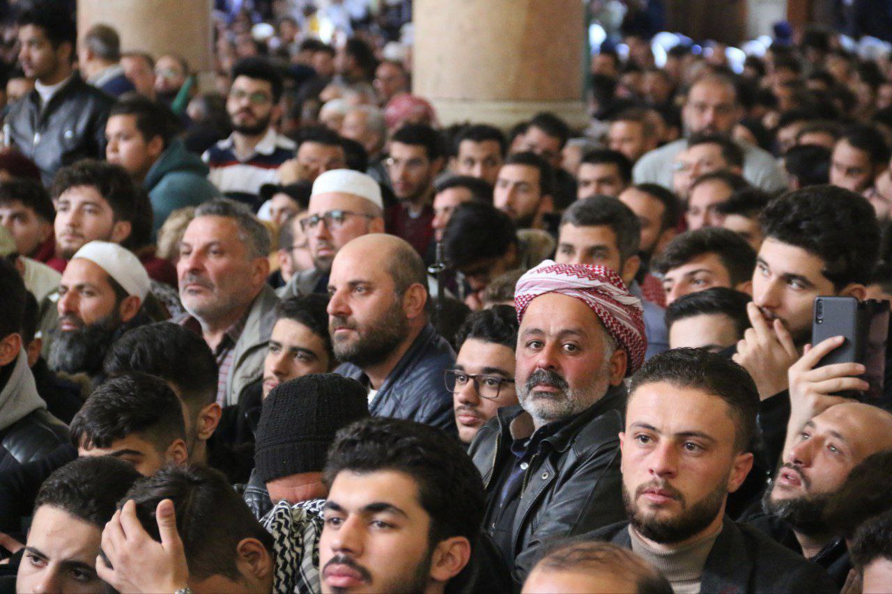 خطبه‌خوانی نخست‌وزیر تحریرالشام با عبا و کراوات