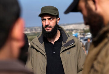 تیپ جدید جولانی؛ رهبر تروریستی تحریر الشام با کت و شلوار خبرساز شد+ تصاویر
