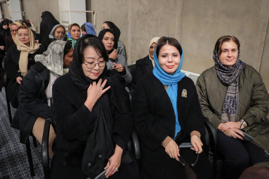 تصویری از دیدار امروز بانوان با رهبر معظم انقلاب که پربازدید شد