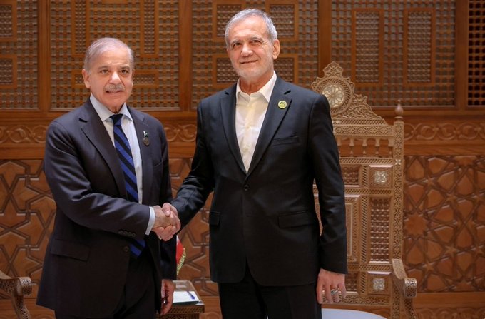 دیدار محمد شهباز شریف نخست وزیر پاکستان با دکتر پزشکیان