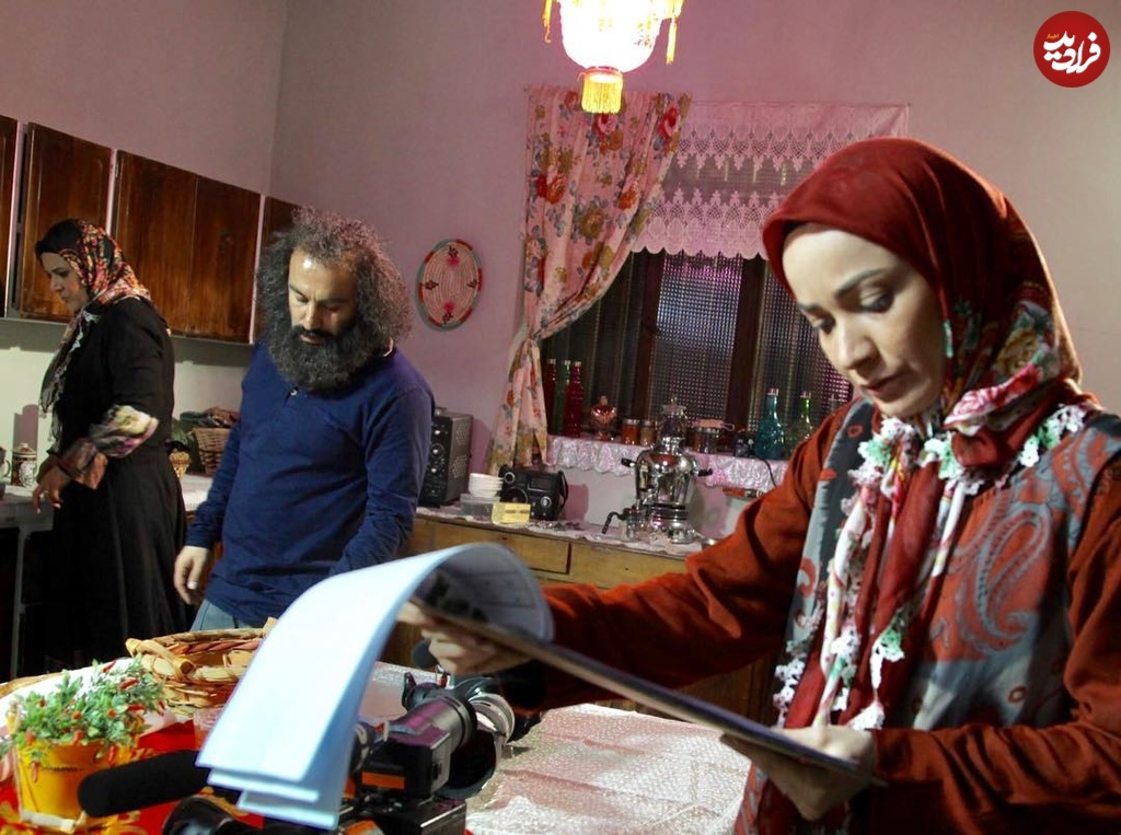 تصویری از نقی، هما و فهیمه در پشت صحنه سریال پایتخت 