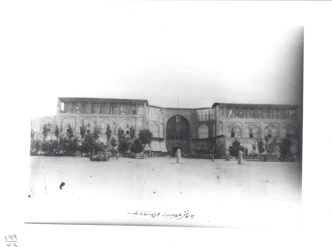 میدان نقش جهان سردر بازار قیصریه در دوران قاجار