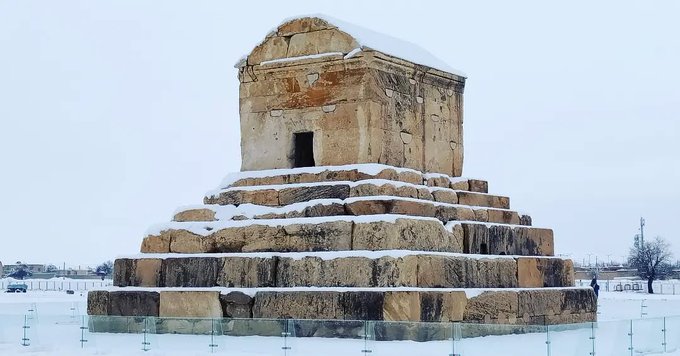 آرامگاه برفی کورش پاسارگاد، فارس