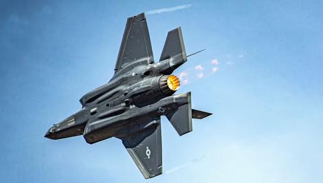 قابی متفاوت از جنگنده اف35 +عکس