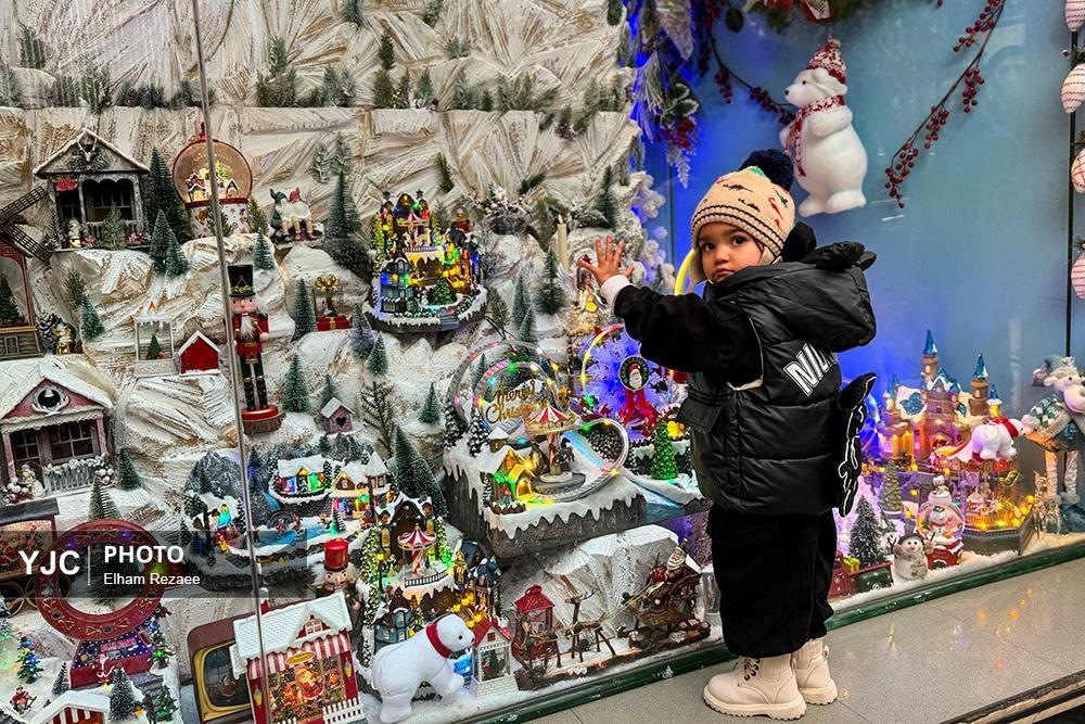 حال و هوای کریسمس در خیابان میرزای شیرازی + عکس