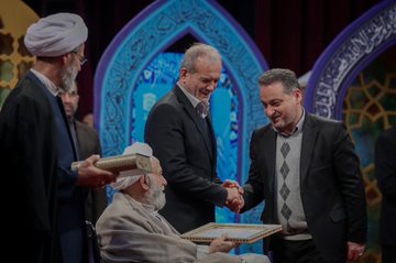 تجلیل از دستگاه‌های برگزیده اقامه نماز با حضور رئیس جمهور