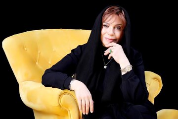 عکس زیرخاکی از مراسم عروسی گوهر خیراندیش و جمشید اسماعیل خانی که دست به دست می شود