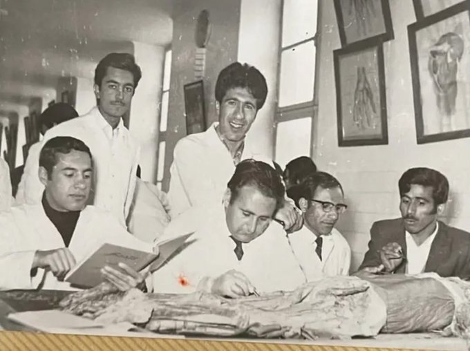 تصویر کمیاب از تالار تشریح دانشکده پزشکی دانشگاه تبریز سال ۱۳۴۹