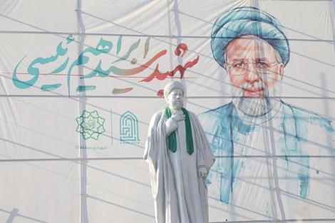 تصاویری از تندیس جدید شهید رئیسی که در بزرگراه بعثت تهران رونمایی شد