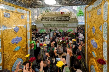 عرض تبریک عاشقان علوی به محضر بقیة‌ الله ارواحنافداه در حرم مولا