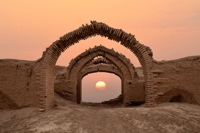 تصویر دیدنی از غروب آفتاب از کاروانسرای دیر گچین