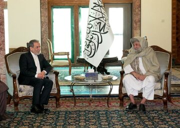 دیدار عراقچی با رئیس‌الوزرای طالبان در افغانستان+ عکس