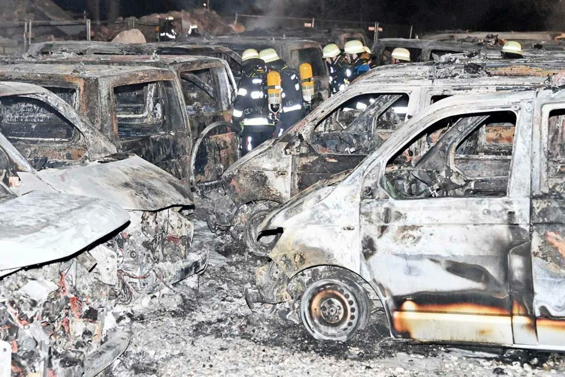 به آتش کشیده شدن ۲۳ خودرو پلیس در آتش سوزی مشکوک در مونیخ