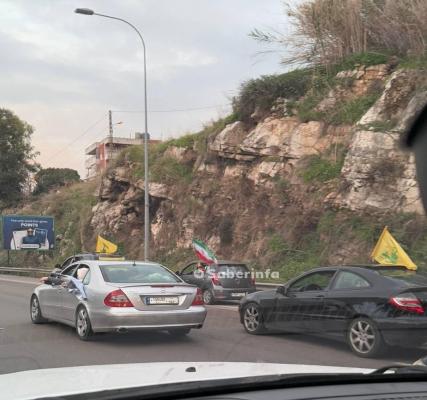 پرچم ایران در دستان مردم مقاوم لبنان در راه بازگشت به مناطق جنوبی لبنان
