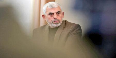  تصویری که از شهید السنوار در ورزشگاه تونس برافراشته شد+ عکس
