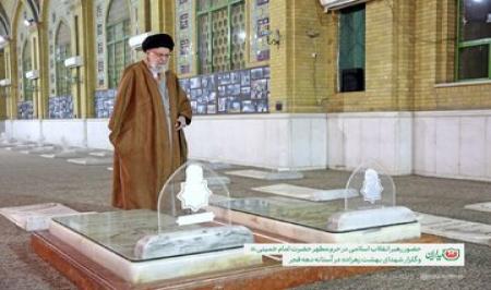 رهبر انقلاب در کنار مزار شهیدان رجایی، باهنر، بهشتی + تصاویر