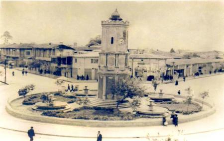 میدان ساعت ساری  حدود ۱۰۰ سال قبل