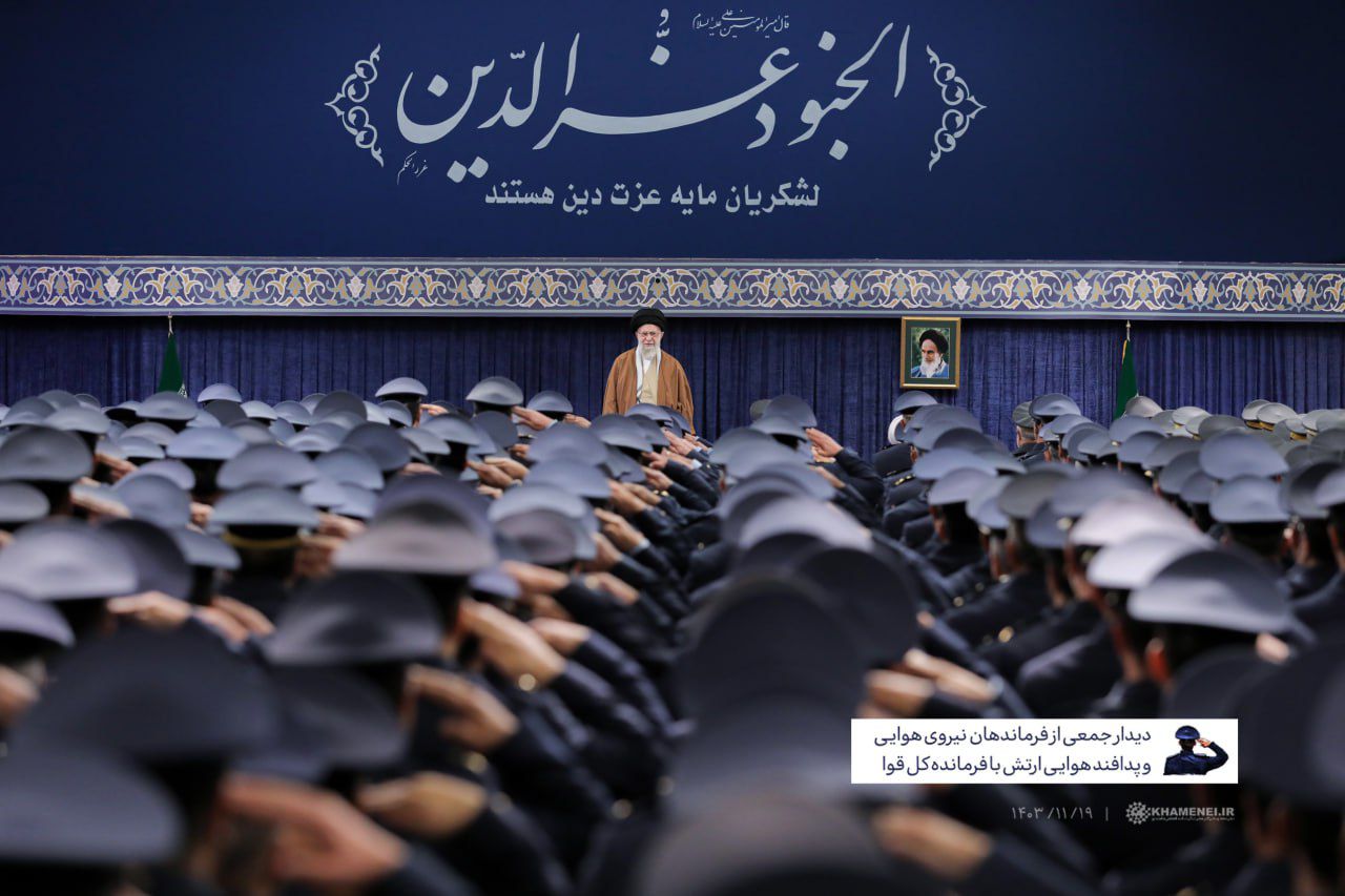 هم‌اکنون دیدار جمعی از فرماندهان نیروی هوایی و پدافند هوایی ارتش با رهبری