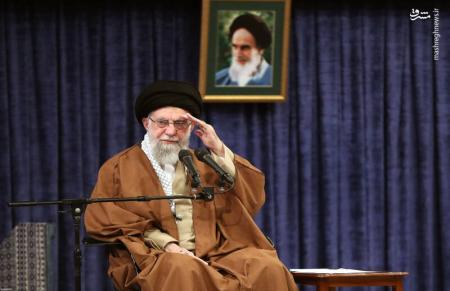 احترام نظامی رهبر انقلاب به فرماندهان نیروی هوایی 
