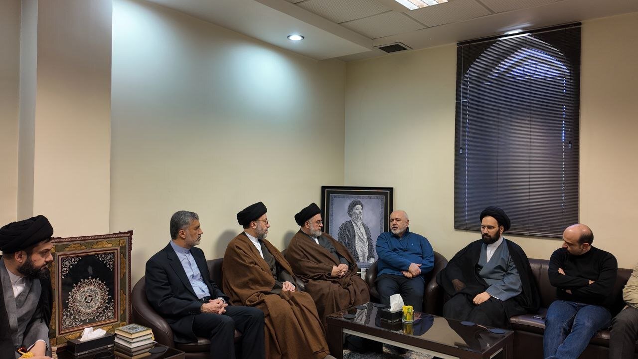 عکسی از ظریف در کنار نوه امام خمینی در عراق+عکس