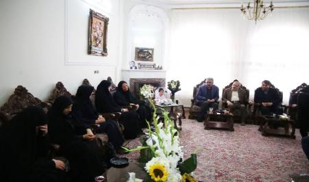  دیدار دختر رییس جمهور با خانواده جانباختگان حادثه کرمان
