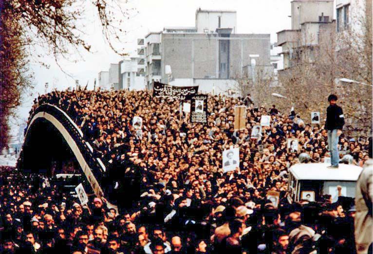 تصویری باشکوه از مردم ایران که نماد انقلاب اسلامی است