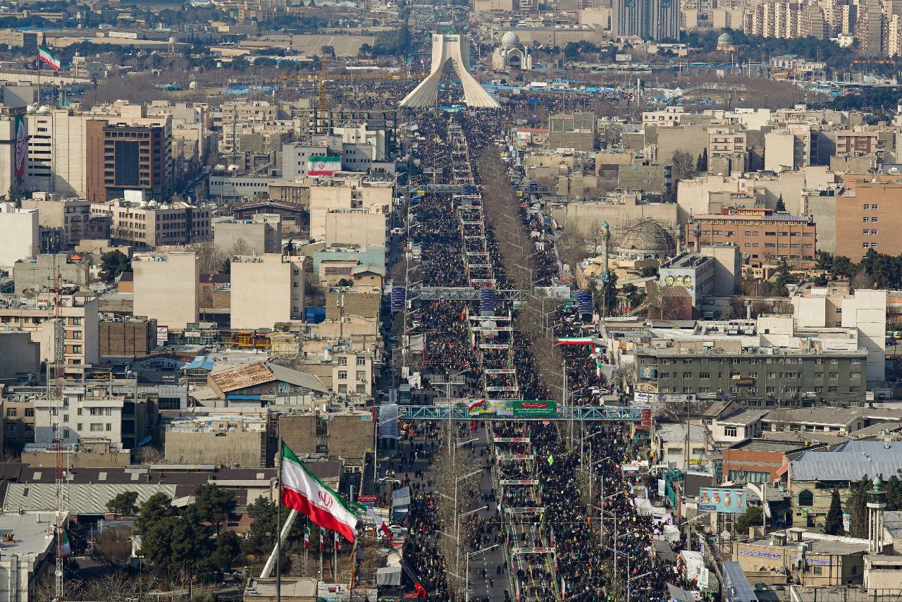 تصویر هوایی از راهپیمایی مردم تهران به مناسبت ۲۲ بهمن‌ماه سالروز پیروزی انقلاب اسلامی