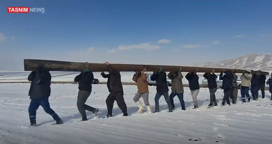 تصویری از نیروهای عملیاتی در میان برف که مردم ایران را متاثر کرد