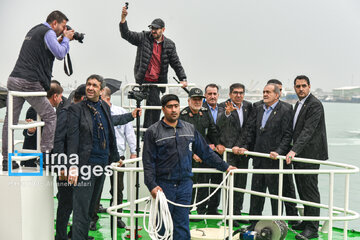 بازدید زیرباران پزشکیان از صنایع کشتی سازی در بوشهر+ تصاویر