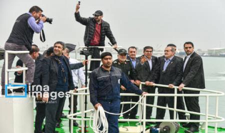 بازدید زیرباران پزشکیان از صنایع کشتی سازی در بوشهر+ تصاویر