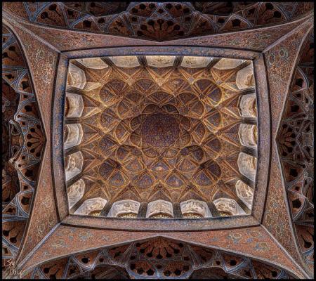 سقف تالار موسیقی عمارت عالی‌قاپو اصفهان که یک شاهکار مهندسی است