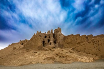 قلعه دختر در دل کرمان همچون نگینی باستانی برفراز تاریخ می‌درخشد