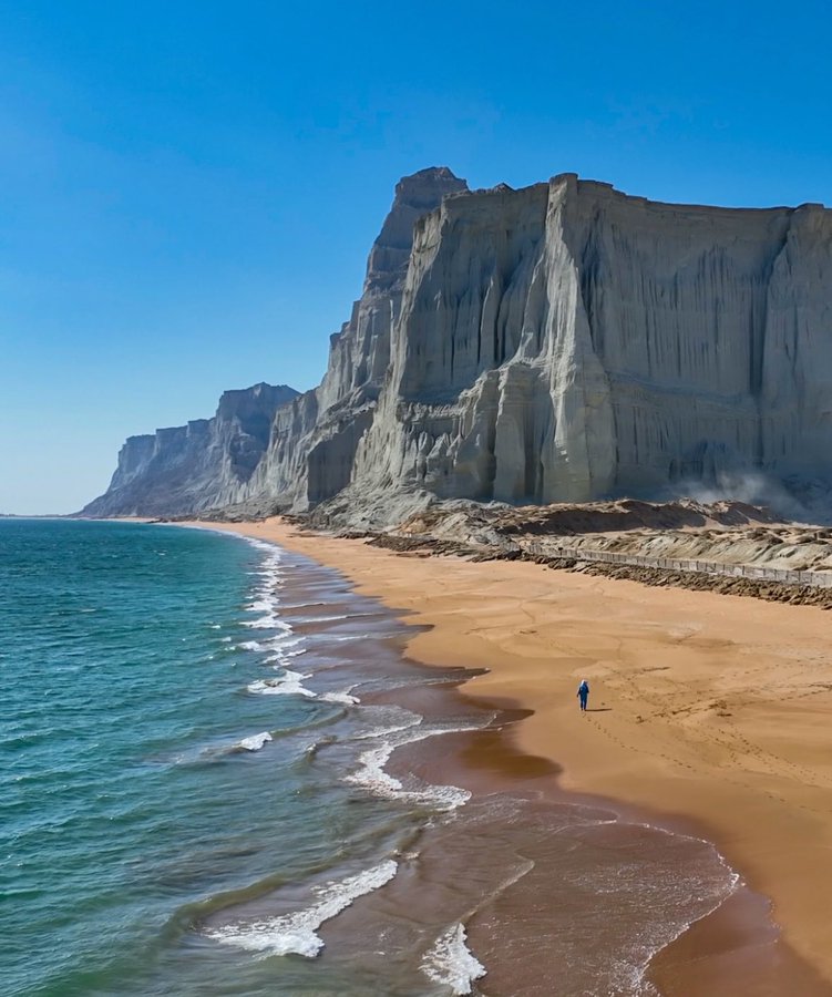 تصویری زیبا از سواحل شرق مکران 