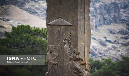 تخت جمشید در یک روز بارانی