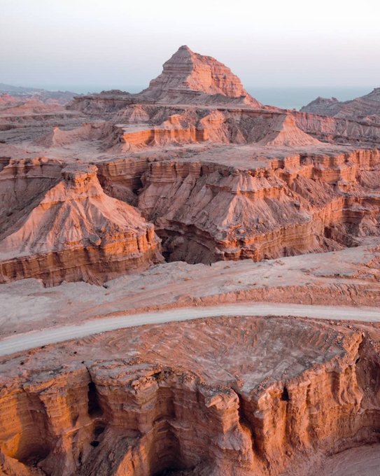 کوهستان‌های شگفت‌انگیز سواحل پارسیان در هرمزگان