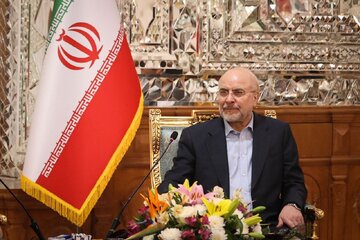 عکسی از ورود قالیباف به مراسم تشییع شهیدان سیدحسن نصرالله و شیخ صفی الدین در بیروت