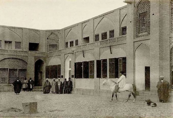 کاروانسرای مخلص در شمال میدان نقش جهان اصفهان سال ۱۲۷۰ خورشیدی