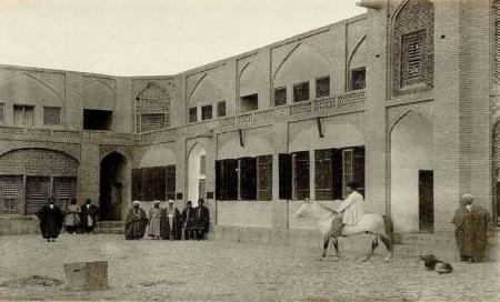 کاروانسرای مخلص در شمال میدان نقش جهان اصفهان سال ۱۲۷۰ خورشیدی