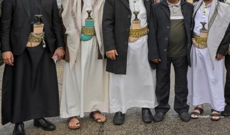 یمنی‌ها به این شکل در مراسم تشییع شهید نصرالله شرکت کردند