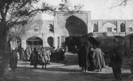 سردر بازار کفاش‌ها در سال ۱۳۰۴