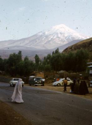قابی از کوه دماوند جاده هراز به طرف شمال ایران بهار سال ۱۳۴۶ خورشیدی