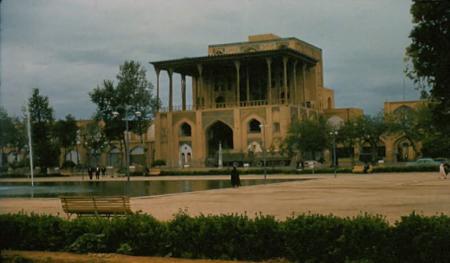قابی سرسبز از  کاخ عالی قاپو سال ۱۳۳۸ خورشیدی
