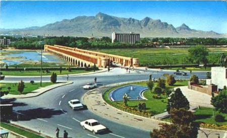 کارت پستالی از سی و سه پل در اصفهان در اواخر دهه ۴۰ خورشیدی