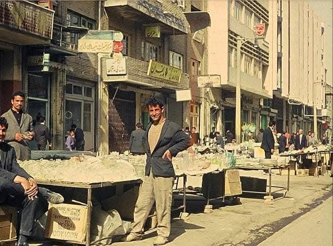  بلور فروشان دستفروش میدان توپخانه در دهه ۴۰
