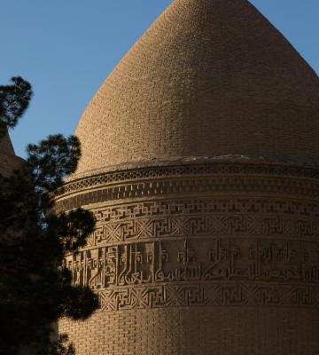تصویری زیبا از برج چهل‌دختر، دامغان