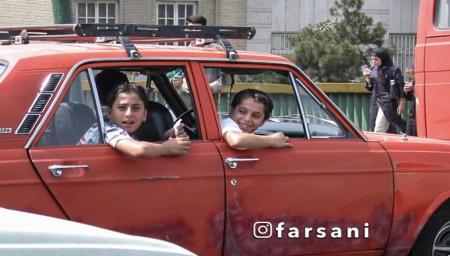 حال و هوای خیابان عباس آباد تهران در تیر۸۲