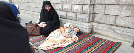 عکسی از یک کودک در تجمع کفن پوشان تهرانی که بحث برانگیز شد