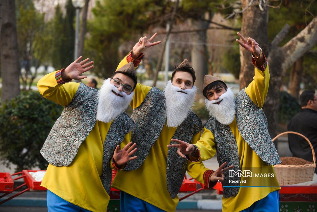 کارناوال شادی نوروز در تهران + عکس کارناوال شادی نوروز در تهران + عکس
